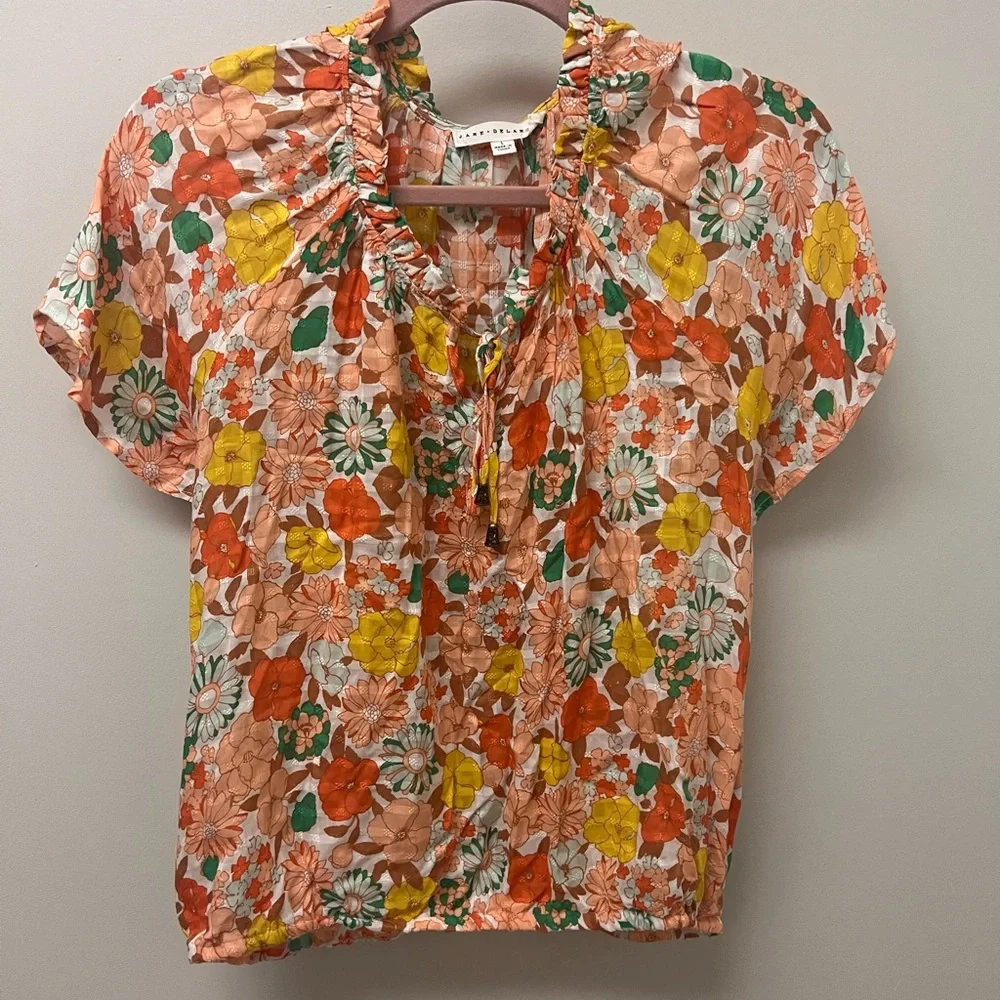 SOLD! Women’s Short Sleeve V Neck Floral Blouse - Picture 1 of 4